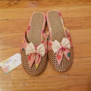 Flamingo colored polka dot bow slippers